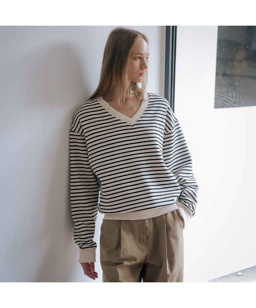 TILL I DIE（ティルアイダイ）の「Stripe V-neck fluff MTM [TIWT01LT13]_2color（スウェット・レディース・ネイビー/アイボリー・FREE）」の2枚目の写真