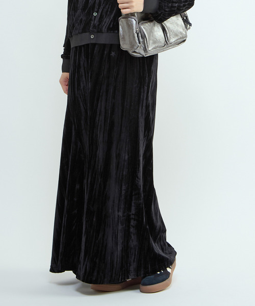 CONVERSE TOKYO（コンバーストウキョウ）の「VELOR ASYMMETRY FLARE SKIRT（スカート・レディース・ブルー/ブラック・FREE）」の2枚目の写真