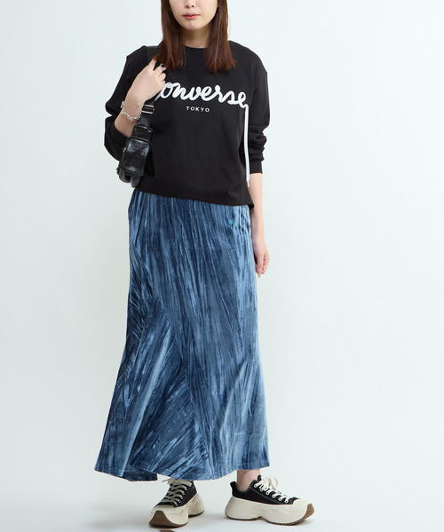 CONVERSE TOKYO（コンバーストウキョウ）の「VELOR ASYMMETRY FLARE SKIRT（スカート・レディース・ブルー/ブラック・FREE）」の5枚目の写真
