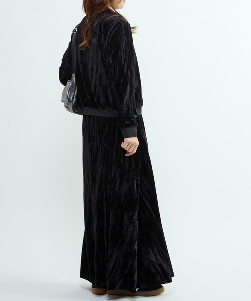 CONVERSE TOKYO（コンバーストウキョウ）の「VELOR ASYMMETRY FLARE SKIRT（スカート・レディース・ブルー/ブラック・FREE）」の11枚目の写真