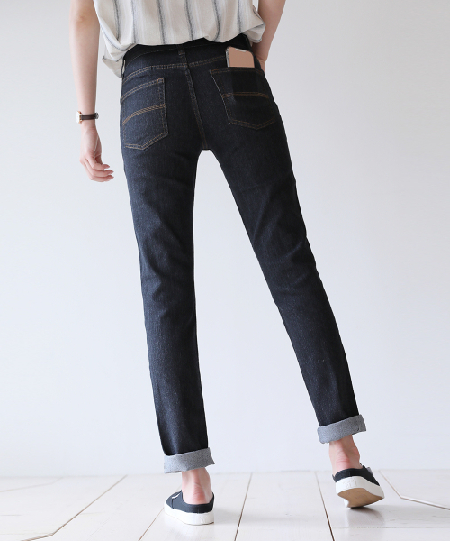 BBAEBBAE(ペッペ)の「シックブラックテンションスパン日付デニムパンツ(デニムパンツ・レディース・ブラック・SMALL/MEDIUM/LARGE/X-LARGE/XXX-LARGE)」の4枚目の写真