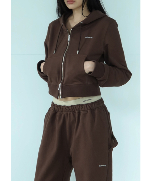 MINA SONG(ミナソン)の「BASIC ZIP UP HOODIE - ESPRESSO(パーカー・レディース・その他・FREE)」の2枚目の写真