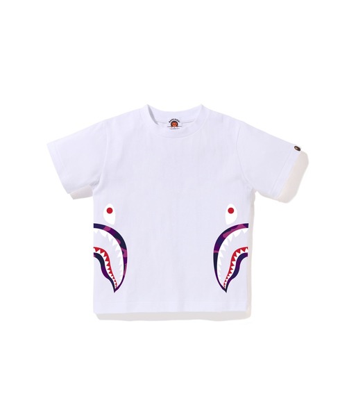 A BATHING APE（アベイシングエイプ）の「COLOR CAMO SIDE SHARK TEE（Tシャツ/カットソー・キッズ・ブラック×パープル/ブラック×ブルー/ブラック×レッド/ホワイト×レッド/ホワイト×パープル/ホワイト×ネイビー・120/90/110/100/130/140）」の3枚目の写真