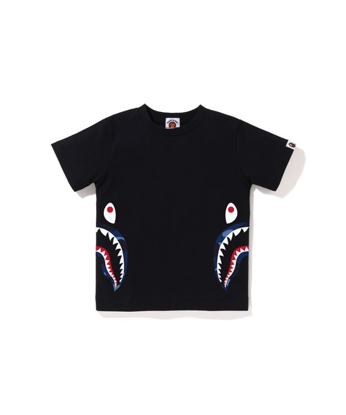 A BATHING APE（アベイシングエイプ）の「COLOR CAMO SIDE SHARK TEE（Tシャツ/カットソー・キッズ・ブラック×パープル/ブラック×ブルー/ブラック×レッド/ホワイト×レッド/ホワイト×パープル/ホワイト×ネイビー・120/90/110/100/130/140）」の6枚目の写真