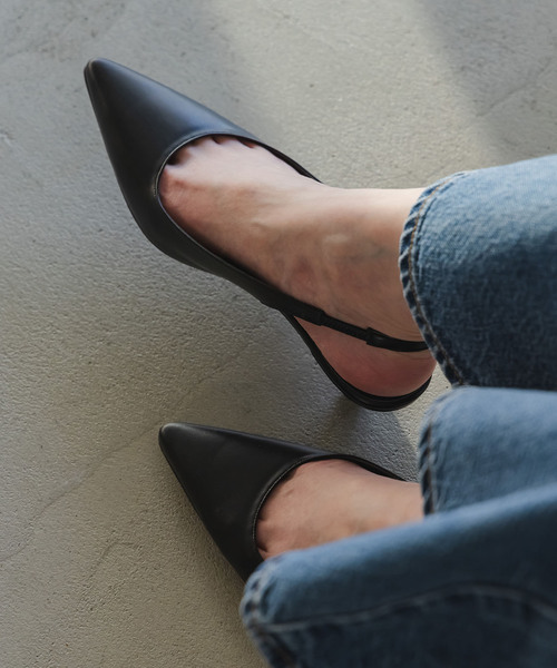 Noble（ノーブル）の「《・NOBLE別注》オリジナルバックストラップヒール（パンプス・レディース・ベージュ/ブラック・22.5cm/23cm/23.5cm/24cm/24.5cm/25cm）」の7枚目の写真