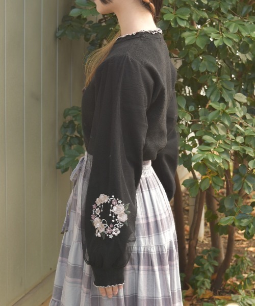 axes femme（アクシーズファム）の「カメリア刺繍チュール袖ニット（ニット/セーター・レディース・ピンク/キナリ/ブラック・FREE）」の5枚目の写真