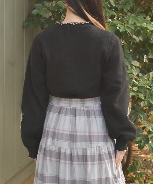 axes femme（アクシーズファム）の「カメリア刺繍チュール袖ニット（ニット/セーター・レディース・ピンク/キナリ/ブラック・FREE）」の6枚目の写真