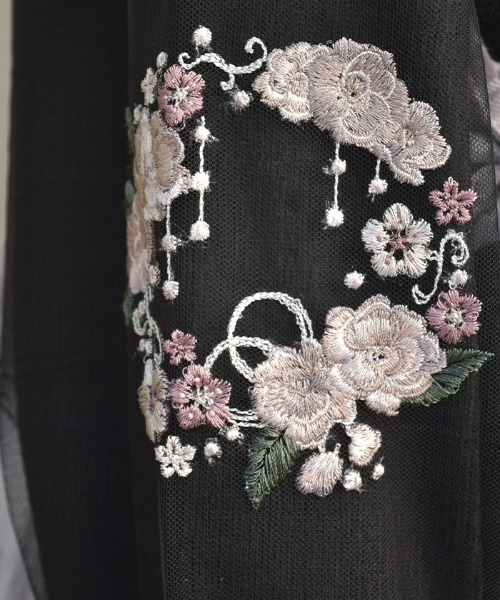 axes femme（アクシーズファム）の「カメリア刺繍チュール袖ニット（ニット/セーター・レディース・ピンク/キナリ/ブラック・FREE）」の8枚目の写真