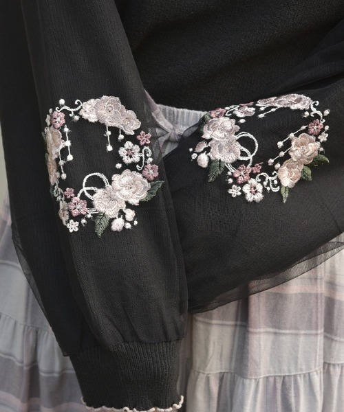 axes femme（アクシーズファム）の「カメリア刺繍チュール袖ニット（ニット/セーター・レディース・ピンク/キナリ/ブラック・FREE）」の9枚目の写真