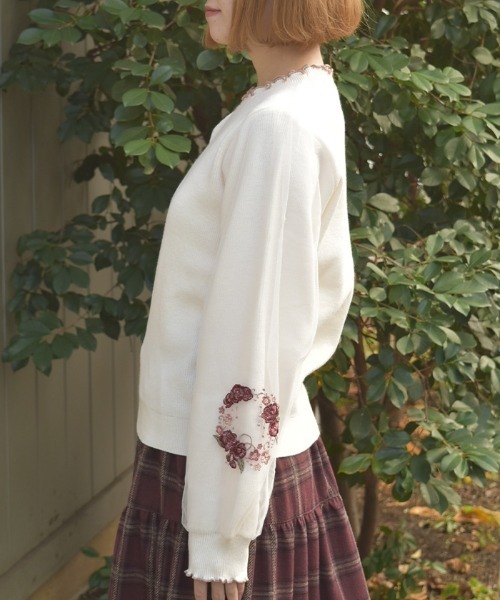 axes femme（アクシーズファム）の「カメリア刺繍チュール袖ニット（ニット/セーター・レディース・ピンク/キナリ/ブラック・FREE）」の10枚目の写真