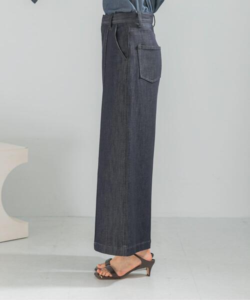 URBAN RESEARCH ROSSO WOMEN(アーバンリサーチ ロッソ)の「ピンタックストレッチワイドデニムパンツ(デニムパンツ・レディース・インディゴブルー・36/38)」の9枚目の写真
