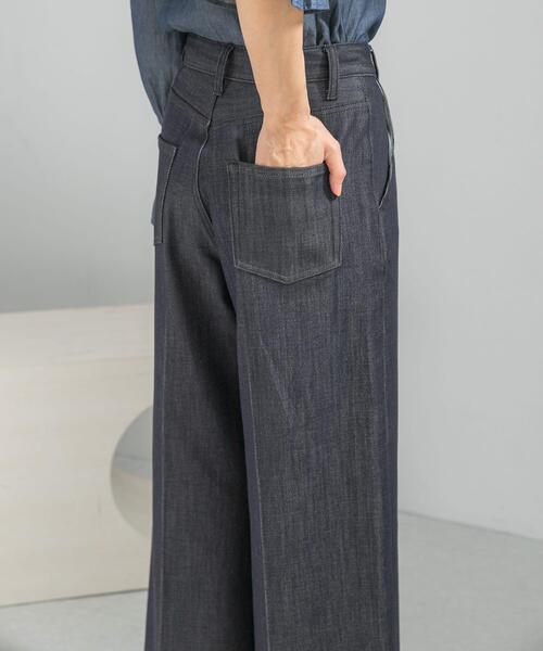 URBAN RESEARCH ROSSO WOMEN(アーバンリサーチ ロッソ)の「ピンタックストレッチワイドデニムパンツ(デニムパンツ・レディース・インディゴブルー・36/38)」の12枚目の写真