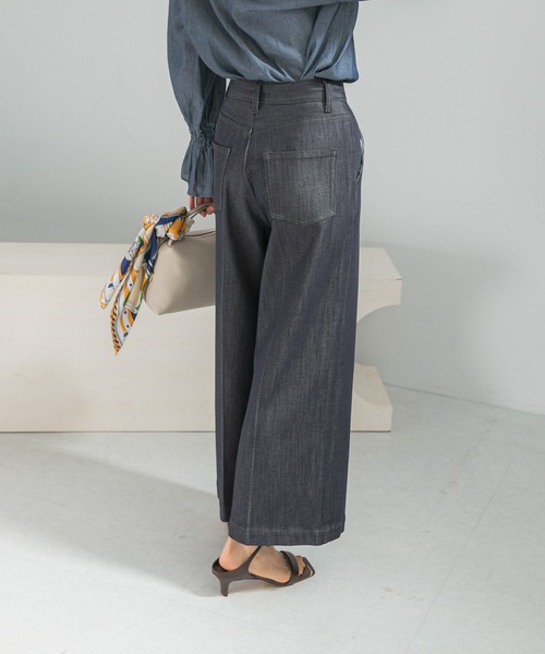URBAN RESEARCH ROSSO WOMEN（アーバンリサーチ　ロッソ）の「ピンタックストレッチワイドデニムパンツ（デニムパンツ・レディース・インディゴブルー・36/38）」の3枚目の写真
