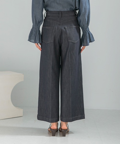 URBAN RESEARCH ROSSO WOMEN（アーバンリサーチ　ロッソ）の「ピンタックストレッチワイドデニムパンツ（デニムパンツ・レディース・インディゴブルー・36/38）」の10枚目の写真