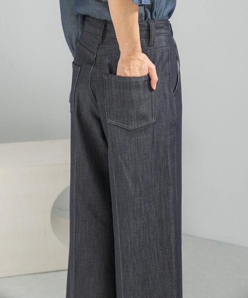 URBAN RESEARCH ROSSO WOMEN（アーバンリサーチ　ロッソ）の「ピンタックストレッチワイドデニムパンツ（デニムパンツ・レディース・インディゴブルー・36/38）」の12枚目の写真