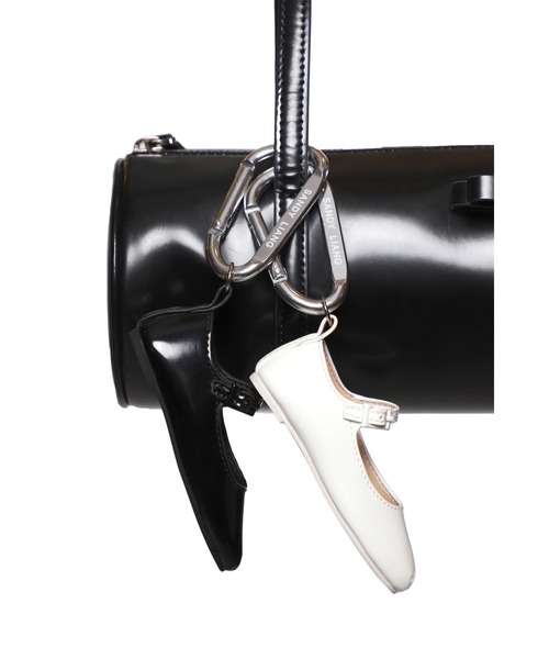 Sandy Liang(サンディーリアング)の「MARY JANE POINTE BAG(ハンドバッグ・レディース・ブラック/ホワイト・OS)」の4枚目の写真