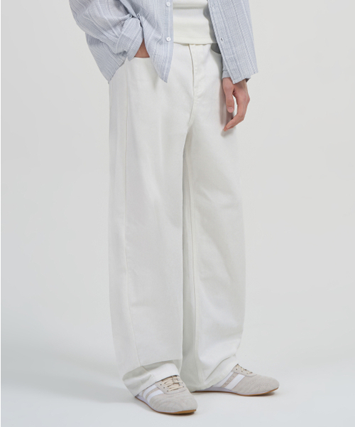 TOFFEE(トフィー)の「ディープカーブデニムパンツ (ホワイト)(デニムパンツ・メンズ・その他・SMALL/MEDIUM/LARGE/X-LARGE)」の1枚目の写真