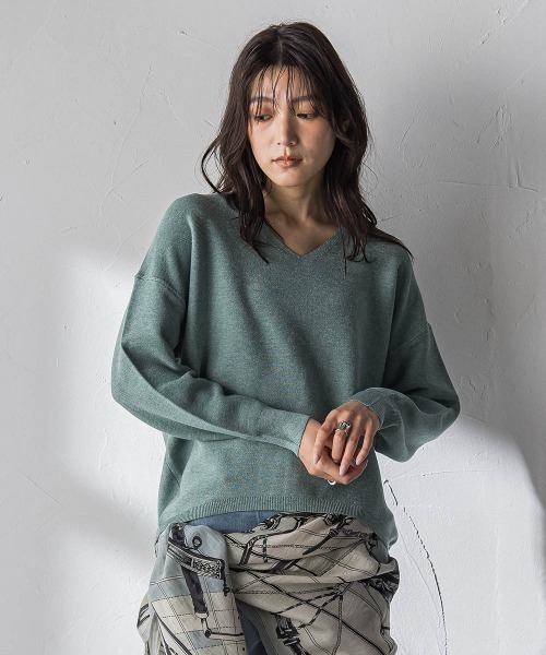 MAYSON GREY(メイソングレイ)の「Vネックラメガーターニットプルオーバー≪手洗い可能≫(ニット/セーター・レディース・オフホワイト/ライトグレー/グリーン・M)」の10枚目の写真