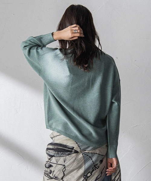 MAYSON GREY(メイソングレイ)の「Vネックラメガーターニットプルオーバー≪手洗い可能≫(ニット/セーター・レディース・オフホワイト/ライトグレー/グリーン・M)」の11枚目の写真