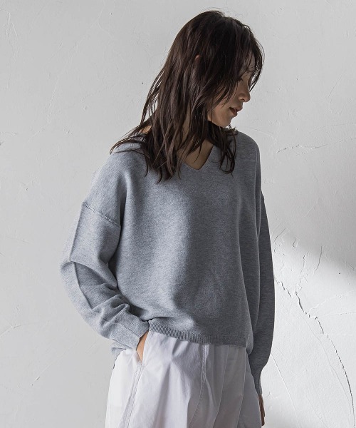 MAYSON GREY(メイソングレイ)の「Vネックラメガーターニットプルオーバー≪手洗い可能≫(ニット/セーター・レディース・オフホワイト/ライトグレー/グリーン・M)」の21枚目の写真