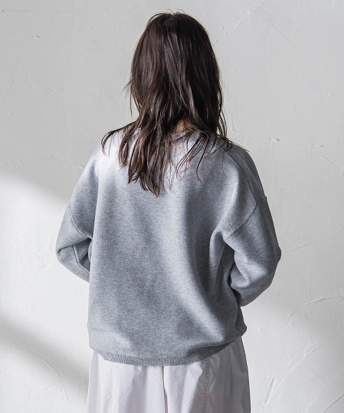 MAYSON GREY(メイソングレイ)の「Vネックラメガーターニットプルオーバー≪手洗い可能≫(ニット/セーター・レディース・オフホワイト/ライトグレー/グリーン・M)」の22枚目の写真