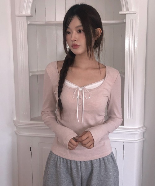 anyonemore（エニワンモア）の「レースレイヤードサイドシャーリングUネックボタンTシャツ（Tシャツ/カットソー・レディース・ピンク/ベージュ・FREE）」の13枚目の写真