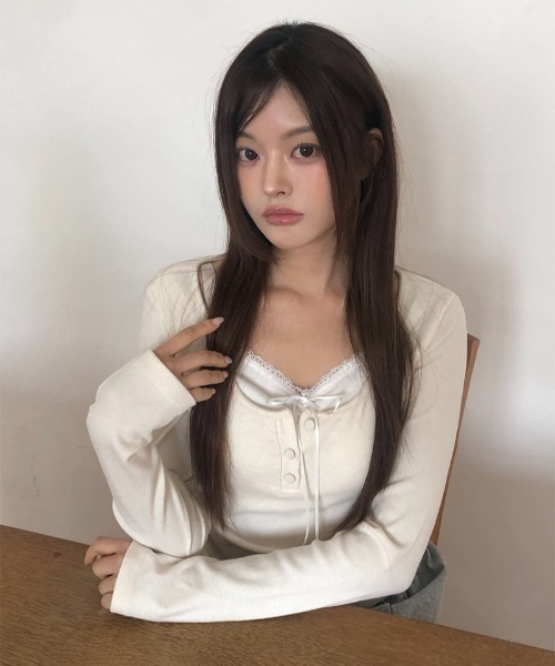 anyonemore（エニワンモア）の「レースレイヤードサイドシャーリングUネックボタンTシャツ（Tシャツ/カットソー・レディース・ピンク/ベージュ・FREE）」の6枚目の写真