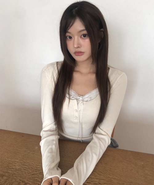 anyonemore（エニワンモア）の「レースレイヤードサイドシャーリングUネックボタンTシャツ（Tシャツ/カットソー・レディース・ピンク/ベージュ・FREE）」の7枚目の写真