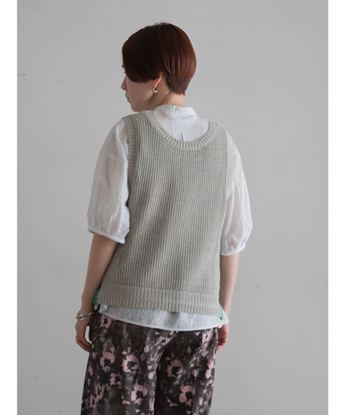FIL DE FER（フィルデフェール）の「【予約】綿麻透かし編み ライン刺繍ベスト（ベスト・レディース・キナリ/チャコールグレー・FREE）」の5枚目の写真