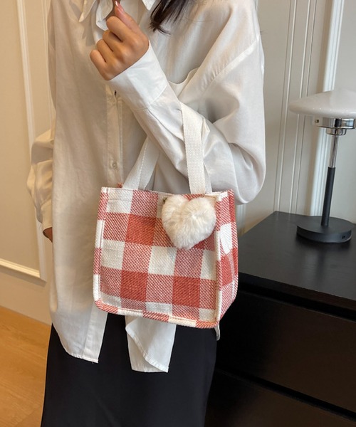 Mignonjour(ミニョンジュール)の「Mignonjour/ハートチャーム付きチェック柄ミニトートバッグ M2891(トートバッグ・レディース・レッド/グリーン/ブラック/パープル・FREE)」の4枚目の写真