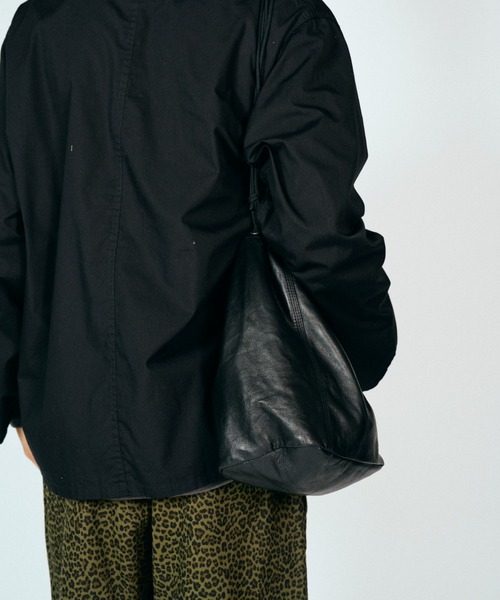 bukht(ブフト)の「Bukht ブフト / LEATHER EFFECT BAG(ハンドバッグ・メンズ・ブラック系1/ブラック・FREE)」の6枚目の写真