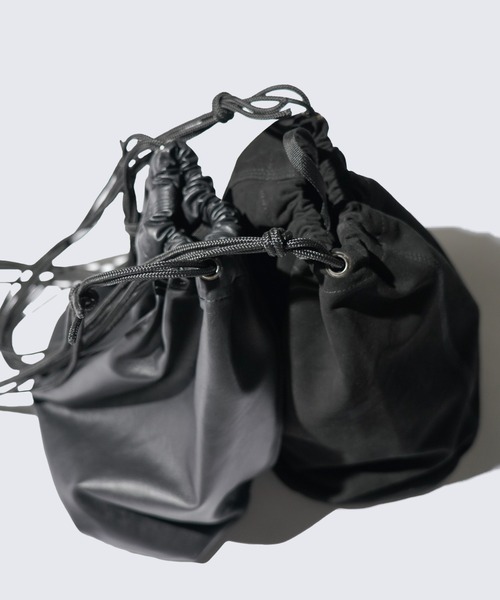 bukht(ブフト)の「Bukht ブフト / LEATHER EFFECT BAG(ハンドバッグ・メンズ・ブラック系1/ブラック・FREE)」の10枚目の写真
