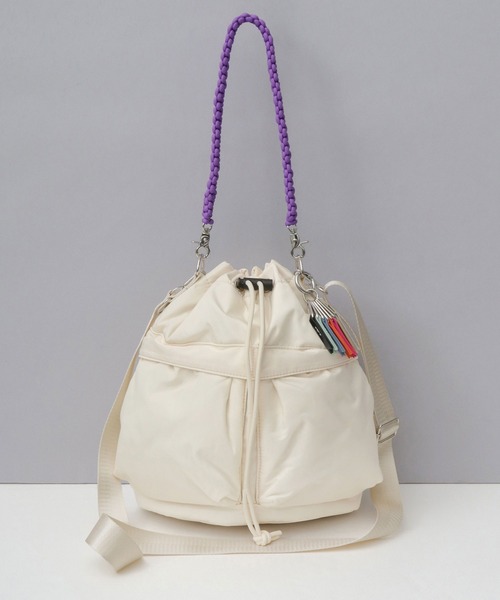 cheek(BAG)(チーク)の「撥水 2WAY ショルダートート 巾着 ヘルメット パフバッグ パディングバッグ(ショルダーバッグ・レディース・ブラック/パープル/ベージュ/グレー/カーキ/アイボリー・FREE)」の4枚目の写真