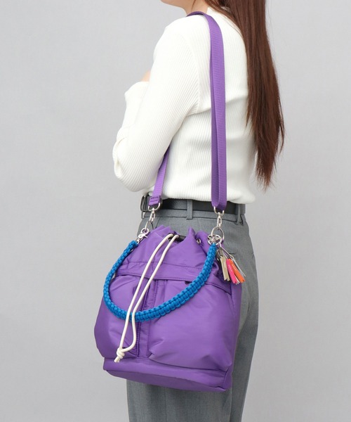 cheek(BAG)(チーク)の「撥水 2WAY ショルダートート 巾着 ヘルメット パフバッグ パディングバッグ(ショルダーバッグ・レディース・ブラック/パープル/ベージュ/グレー/カーキ/アイボリー・FREE)」の6枚目の写真