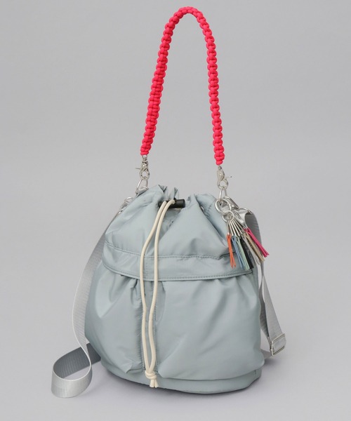 cheek(BAG)(チーク)の「撥水 2WAY ショルダートート 巾着 ヘルメット パフバッグ パディングバッグ(ショルダーバッグ・レディース・ブラック/パープル/ベージュ/グレー/カーキ/アイボリー・FREE)」の9枚目の写真