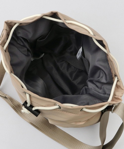 cheek(BAG)(チーク)の「撥水 2WAY ショルダートート 巾着 ヘルメット パフバッグ パディングバッグ(ショルダーバッグ・レディース・ブラック/パープル/ベージュ/グレー/カーキ/アイボリー・FREE)」の12枚目の写真