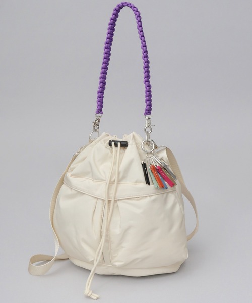 cheek(BAG)(チーク)の「撥水 2WAY ショルダートート 巾着 ヘルメット パフバッグ パディングバッグ(ショルダーバッグ・レディース・ブラック/パープル/ベージュ/グレー/カーキ/アイボリー・FREE)」の13枚目の写真