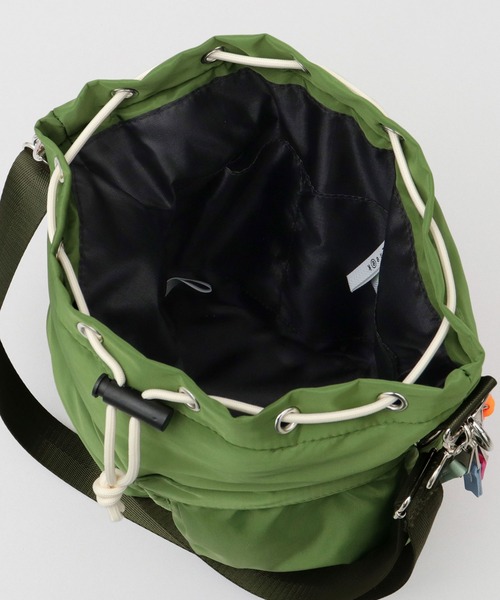 cheek(BAG)(チーク)の「撥水 2WAY ショルダートート 巾着 ヘルメット パフバッグ パディングバッグ(ショルダーバッグ・レディース・ブラック/パープル/ベージュ/グレー/カーキ/アイボリー・FREE)」の16枚目の写真