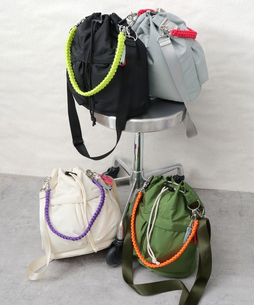 cheek(BAG)(チーク)の「撥水 2WAY ショルダートート 巾着 ヘルメット パフバッグ パディングバッグ(ショルダーバッグ・レディース・ブラック/パープル/ベージュ/グレー/カーキ/アイボリー・FREE)」の19枚目の写真