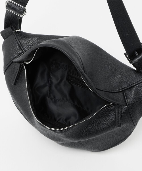 A DAY IN THE LIFE UNITED ARROWS（アデイインザライフユナイテッドアローズ）の「レザーライク ボディバッグ＜A DAY IN THE LIFE＞（ボディバッグ/ウエストポーチ・メンズ・ブラック・FREE）」の8枚目の写真