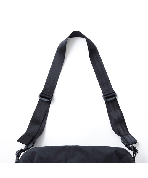 CHROME（クローム）の「［ CHROME / クローム ］PAC SHOULDER 12L BCNL_BLACK CRINKLE / パック ショルダー 12リットル ブラック クリンクル 耐水 12L ショルダーバッグ（ショルダーバッグ・メンズ・ブラック・FREE）」の8枚目の写真
