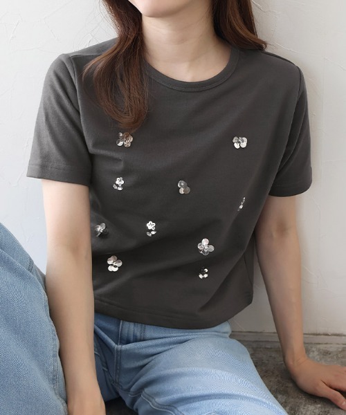 Pierrot(ピエロ)の「フラワービジュープルオーバー(Tシャツ/カットソー・レディース・チャコール/オフホワイト・L/M)」の2枚目の写真