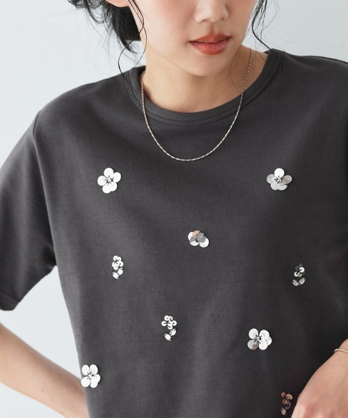 Pierrot(ピエロ)の「フラワービジュープルオーバー(Tシャツ/カットソー・レディース・チャコール/オフホワイト・L/M)」の8枚目の写真