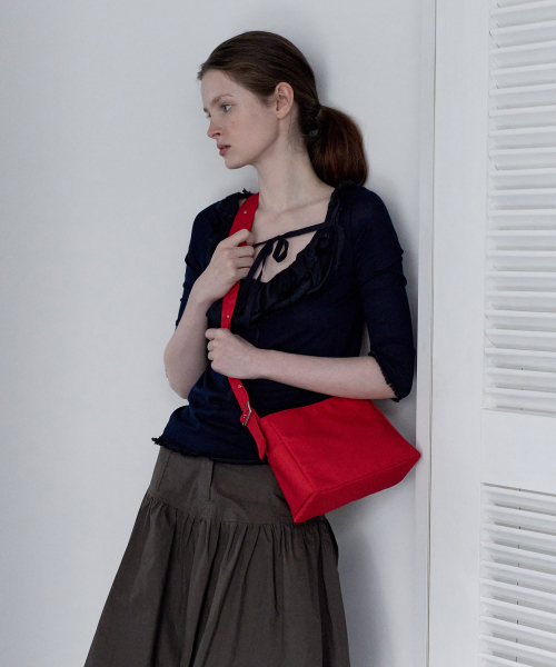 MUCU AND EBONY（ムクアンドエボニー）の「Comfy Mini Cross Bag _ Red（メッセンジャーバッグ・レディース・その他・FREE）」の2枚目の写真