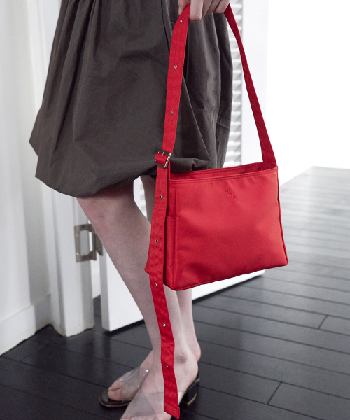 MUCU AND EBONY（ムクアンドエボニー）の「Comfy Mini Cross Bag _ Red（メッセンジャーバッグ・レディース・その他・FREE）」の3枚目の写真