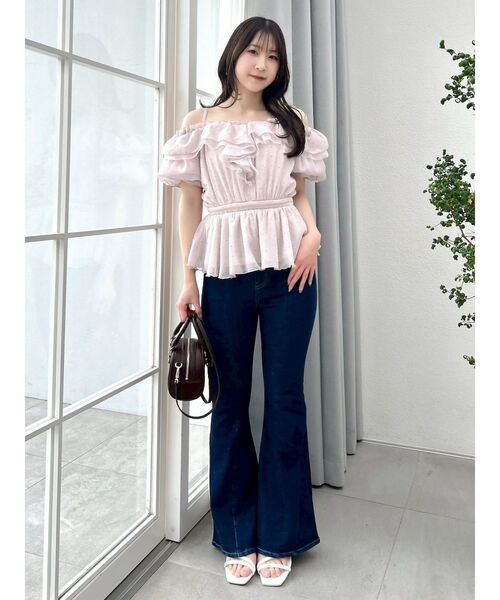 dazzlin(ダズリン)の「スイッチングフレアデニムパンツ(デニムパンツ・レディース・ブルー/インディゴブルー・LARGE/MEDIUM/SMALL)」の4枚目の写真