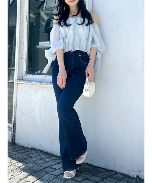 dazzlin(ダズリン)の「スイッチングフレアデニムパンツ(デニムパンツ・レディース・ブルー/インディゴブルー・LARGE/MEDIUM/SMALL)」の6枚目の写真