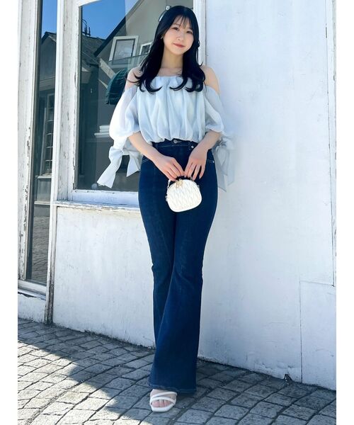 dazzlin(ダズリン)の「スイッチングフレアデニムパンツ(デニムパンツ・レディース・ブルー/インディゴブルー・LARGE/MEDIUM/SMALL)」の7枚目の写真