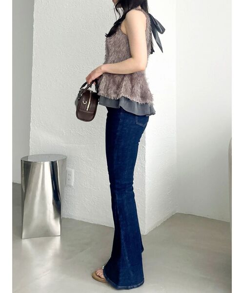 dazzlin(ダズリン)の「スイッチングフレアデニムパンツ(デニムパンツ・レディース・ブルー/インディゴブルー・LARGE/MEDIUM/SMALL)」の11枚目の写真