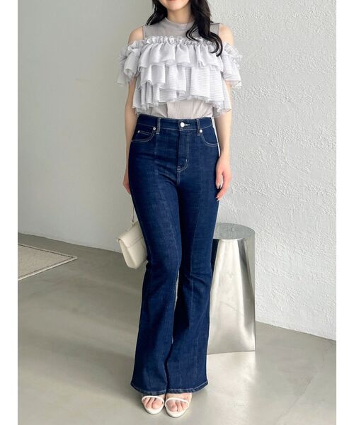 dazzlin(ダズリン)の「スイッチングフレアデニムパンツ(デニムパンツ・レディース・ブルー/インディゴブルー・LARGE/MEDIUM/SMALL)」の12枚目の写真